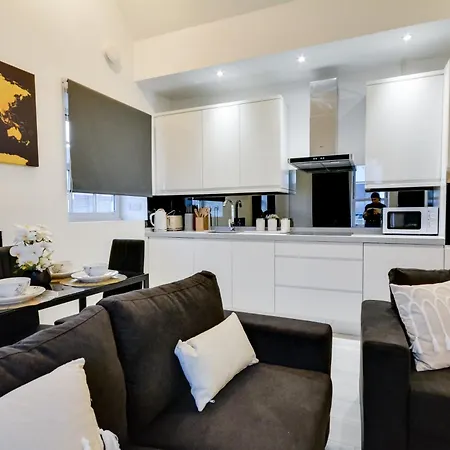 Spacious Three Bedroom Sleeps 7 Secured Free Parking Upholland Exterior photo