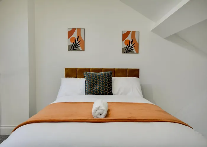 Spacious Three Bedroom Sleeps 7 Secured Free Parking