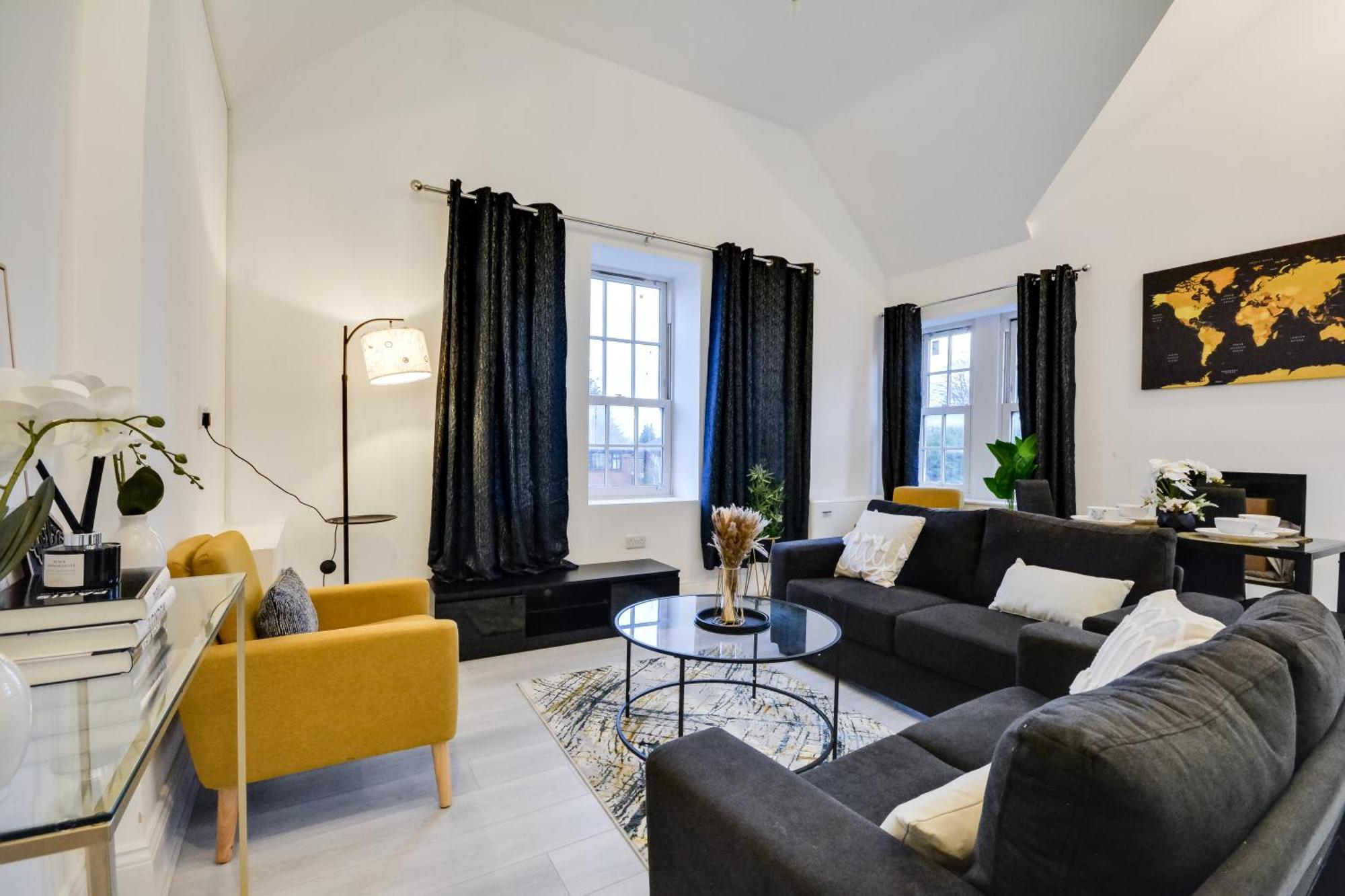 Apartment Spacious Three Bedroom Sleeps 7 Secured Free Parking