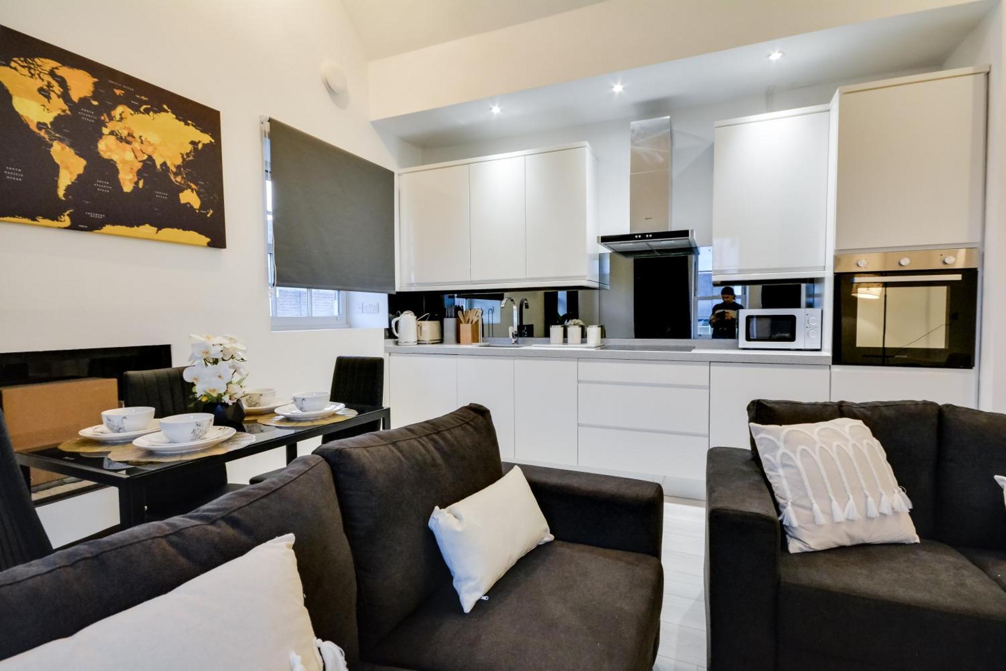 Spacious Three Bedroom Sleeps 7 Secured Free Parking